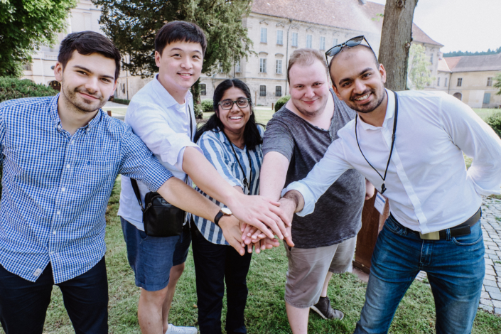 The winner team of the Lean Startup Machine Startup Pitch Award showed exceptional collaboration and understanding of Design Thinking in designing a modular mobility concept for urban space. From left: Mesut Kuscu, Sungjun Lim, Teena Hassan, Armin Gerl and Osama bin Tariq.