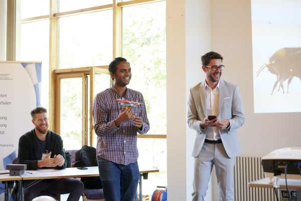 BMW Summer School students are pitching their business idea which they developed in the Lean Startup Machine.